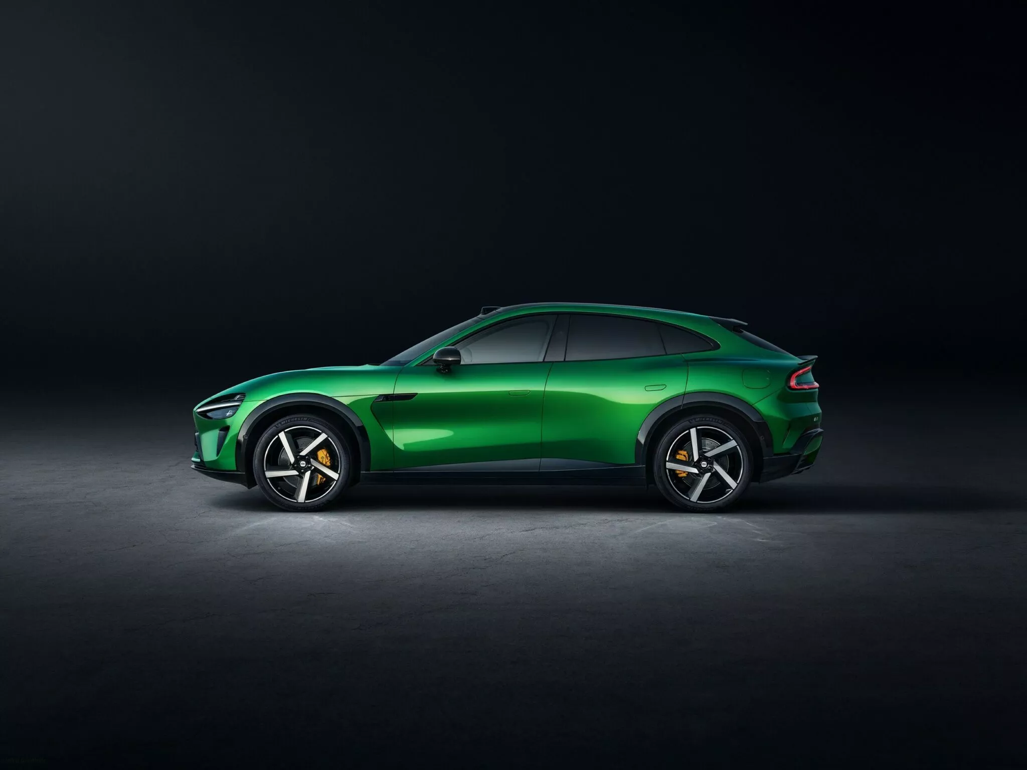 شاومي YU7 إس يو في الكهربائية الجديدة كلياً تنطلق بقوة قصوى 690 حصان لمنافسة تيسلا موديل واي شاومي YU7 إس يو في الكهربائية الجديدة كلياً تنطلق بقوة قصوى 690 حصان لمنافسة تيسلا موديل واي 26