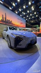 أخبار السيارات في أسبوع: لكزس ES 2026 تظهر لأول مرة عالميًا ومرسيدس تكشف عن أفخم سياراتها بشاشة 65 بوصة أخبار السيارات في أسبوع