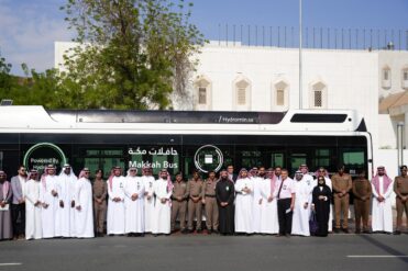 تماشيًا مع جهود دعم الاستدامة في مجال النقل: عبداللطيف جميل للسيارات تشارك في تجربة الحافلات الهيدروجينية في مكة المكرمة تماشيًا مع جهود دعم الاستدامة في مجال النقل: عبداللطيف جميل للسيارات تشارك في تجربة الحافلات الهيدروجينية في مكة المكرمة 12