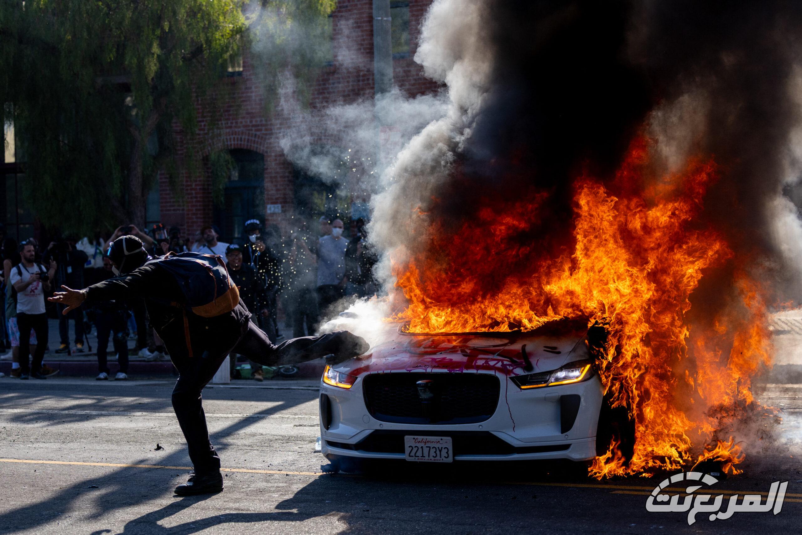 حرق سيارات ذاتية القيادة في لوس انجلوس: هل نحن أمام كارثة مستقبلية؟ حرق سيارات ذاتية القيادة في لوس انجلوس Waymo