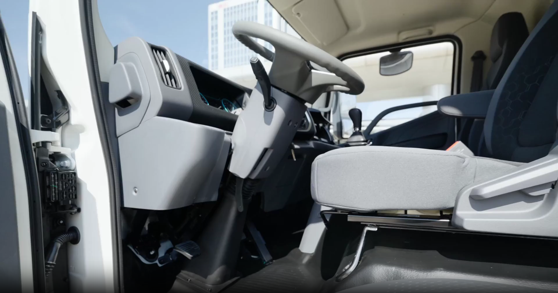 تعرف على شاحنات JMC للنقل المتوسط 2026 في السعودية تعرف على شاحنات JMC للنقل المتوسط 2026 في السعودية 4