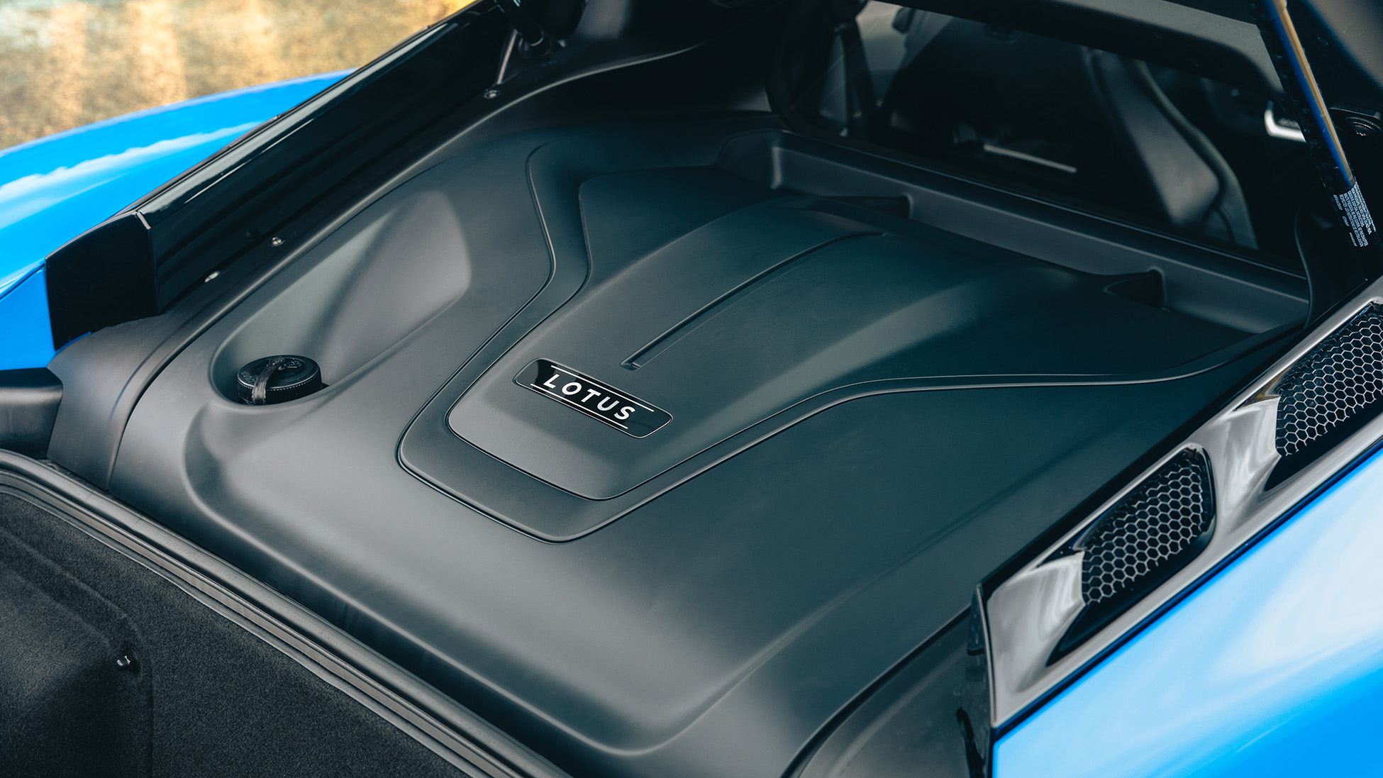 لوتس اميرا تيربو 2025 مميزات الكوبيه بالتجهيزات القياسية لوتس اميرا تيربو 2025 مميزات الكوبيه بالتجهيزات القياسية 1