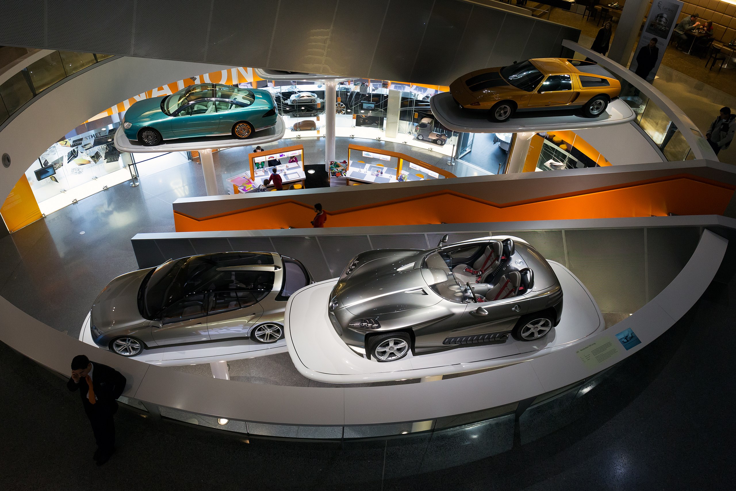 ما هي أفخم مقرات شركات السيارات في العالم؟ 5 قصور معمارية تكلفتها بالمليارات متحف مرسيدس بنز وأفخم مقرات شركات السيارات