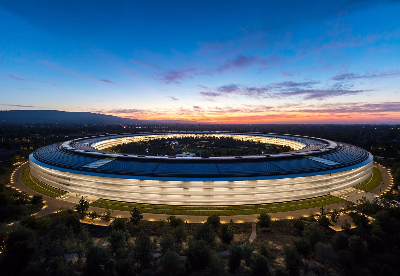 ما هي أفخم مقرات شركات السيارات في العالم؟ 5 قصور معمارية تكلفتها بالمليارات شركة آبل Apple Park أغلى وأفخم مقرات شركات السيارات