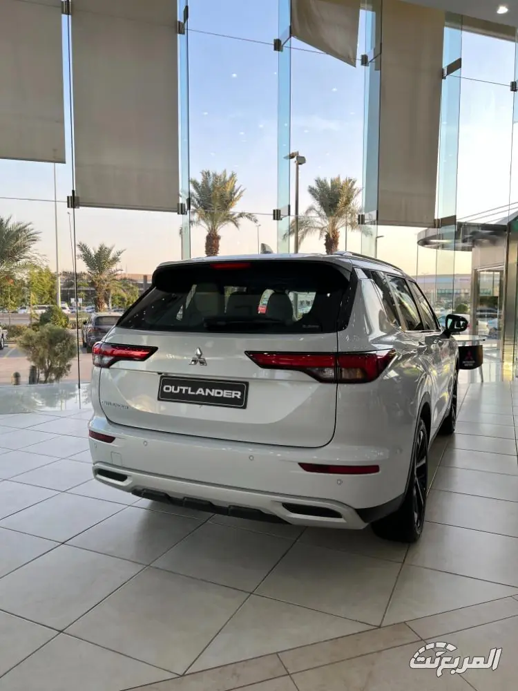 ميتسوبيشي اوتلاندر 2025 اس يو في انيقة تلبي تطلعات العائلة العصرية ميتسوبيشي اوتلاندر 2025 2