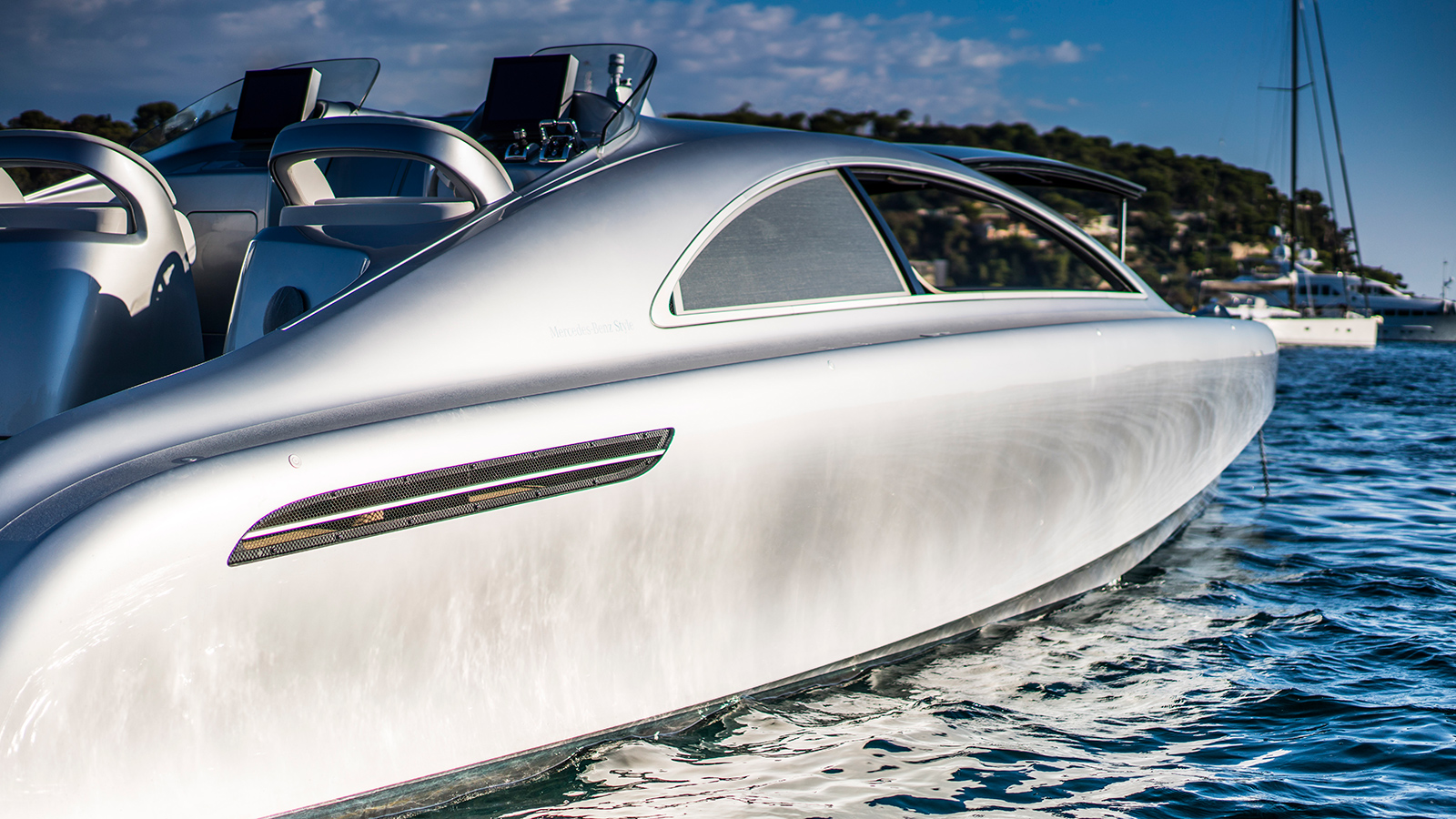 يخوت شركات السيارات الفاخرة: 7 علامات تغزو عالم البحار بأسعار خيالية أفخم يخوت شركات السيارات ويخت مرسيدس Mercedes Benz Arrow 460 GT