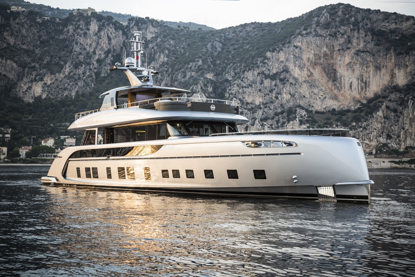 يخوت شركات السيارات الفاخرة: 7 علامات تغزو عالم البحار بأسعار خيالية يخوت شركات السيارات ويخت بورشه Porsche GTT 115