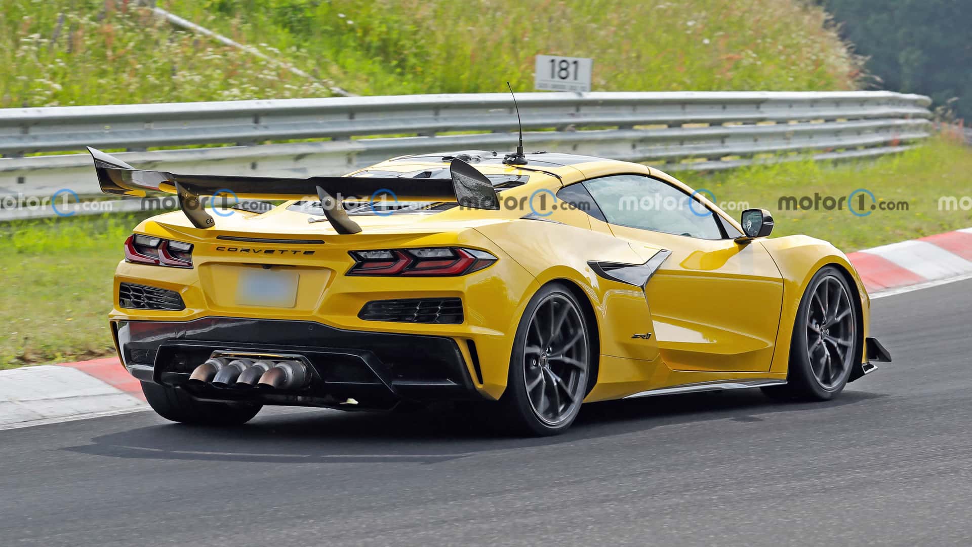 شيفروليه تختبر كورفيت زورا الأقوى في تاريخ الموديل بدون تمويهات في حلبة نوربورغرينغ شيفروليه تختبر كورفيت زورا الأقوى في تاريخ الموديل بدون تمويهات في حلبة نوربورغرينغ 1