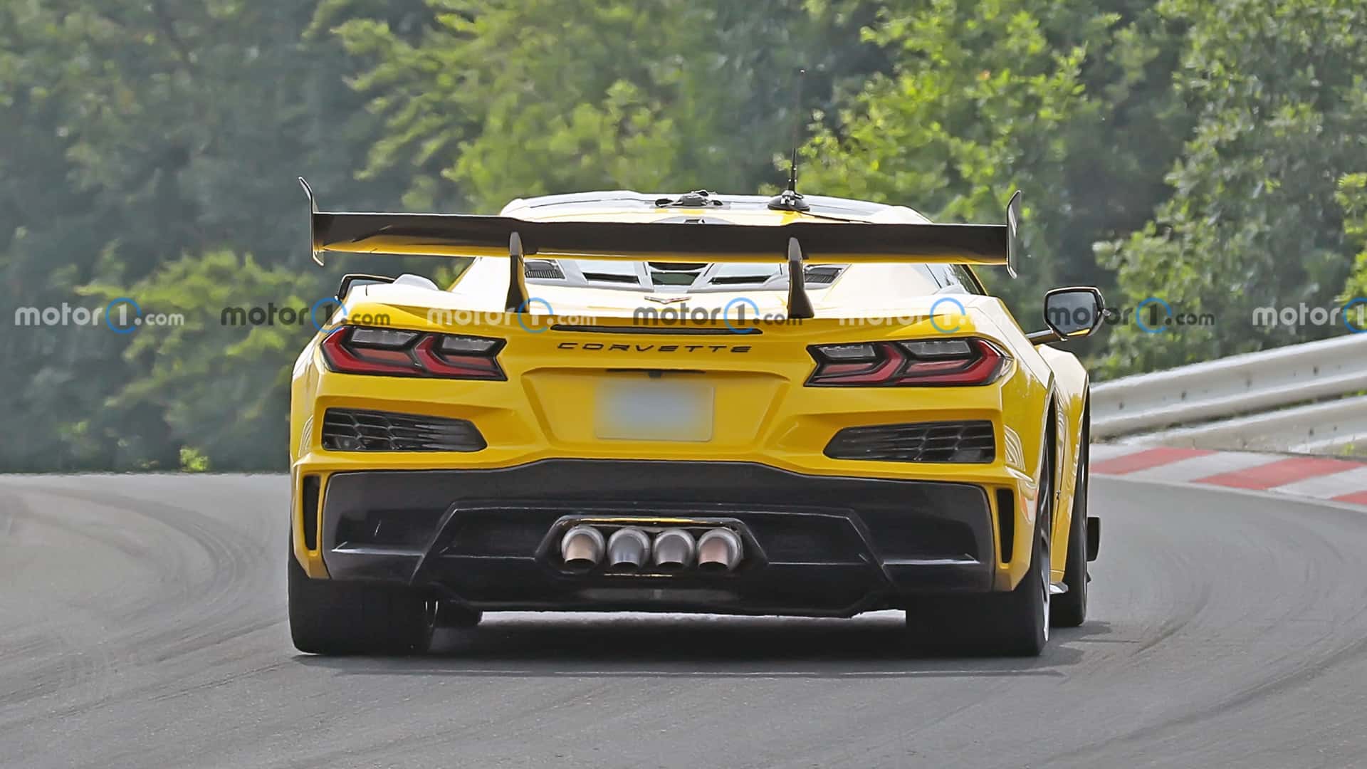 شيفروليه تختبر كورفيت زورا الأقوى في تاريخ الموديل بدون تمويهات في حلبة نوربورغرينغ شيفروليه تختبر كورفيت زورا الأقوى في تاريخ الموديل بدون تمويهات في حلبة نوربورغرينغ 4