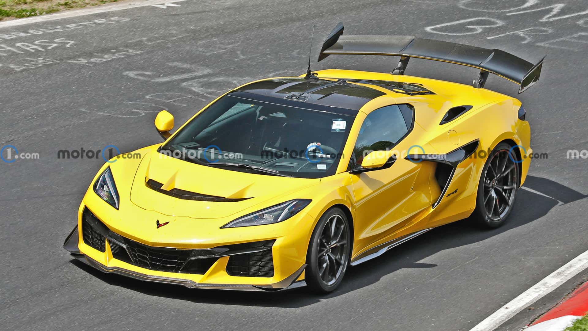 شيفروليه تختبر كورفيت زورا الأقوى في تاريخ الموديل بدون تمويهات في حلبة نوربورغرينغ شيفروليه تختبر كورفيت زورا الأقوى في تاريخ الموديل بدون تمويهات في حلبة نوربورغرينغ 5