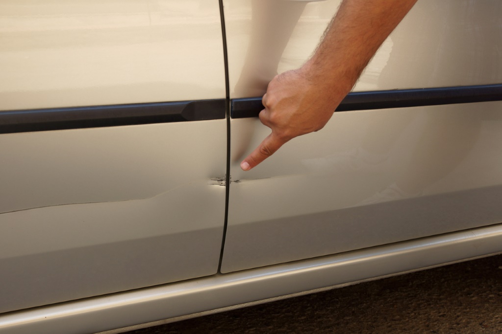 هل تشتري سيارة فيها حادث وتم إصلاحها؟ متى تكون صفقة ناجحة ومتى لا؟ هل شراء سيارة فيها حادث بعد إصلاحها مجازفة؟