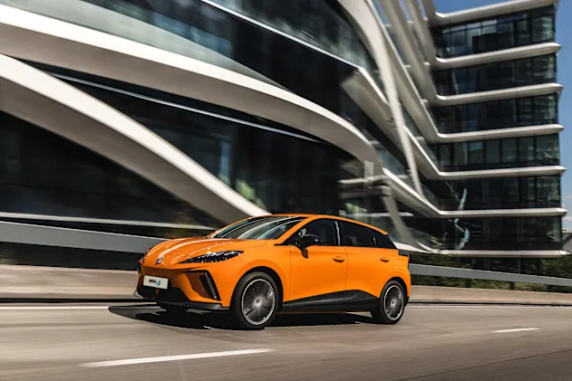 صور ام جي 4 EV موديل 2025 بجودة عالية من الداخل والخارج مع أبرز التجهيزات 4