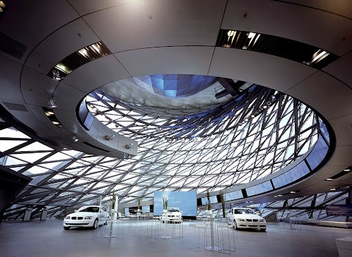 ما هي أفخم مقرات شركات السيارات في العالم؟ 5 قصور معمارية تكلفتها بالمليارات شركة BMW Welt وأفخم مقرات شركات السيارات