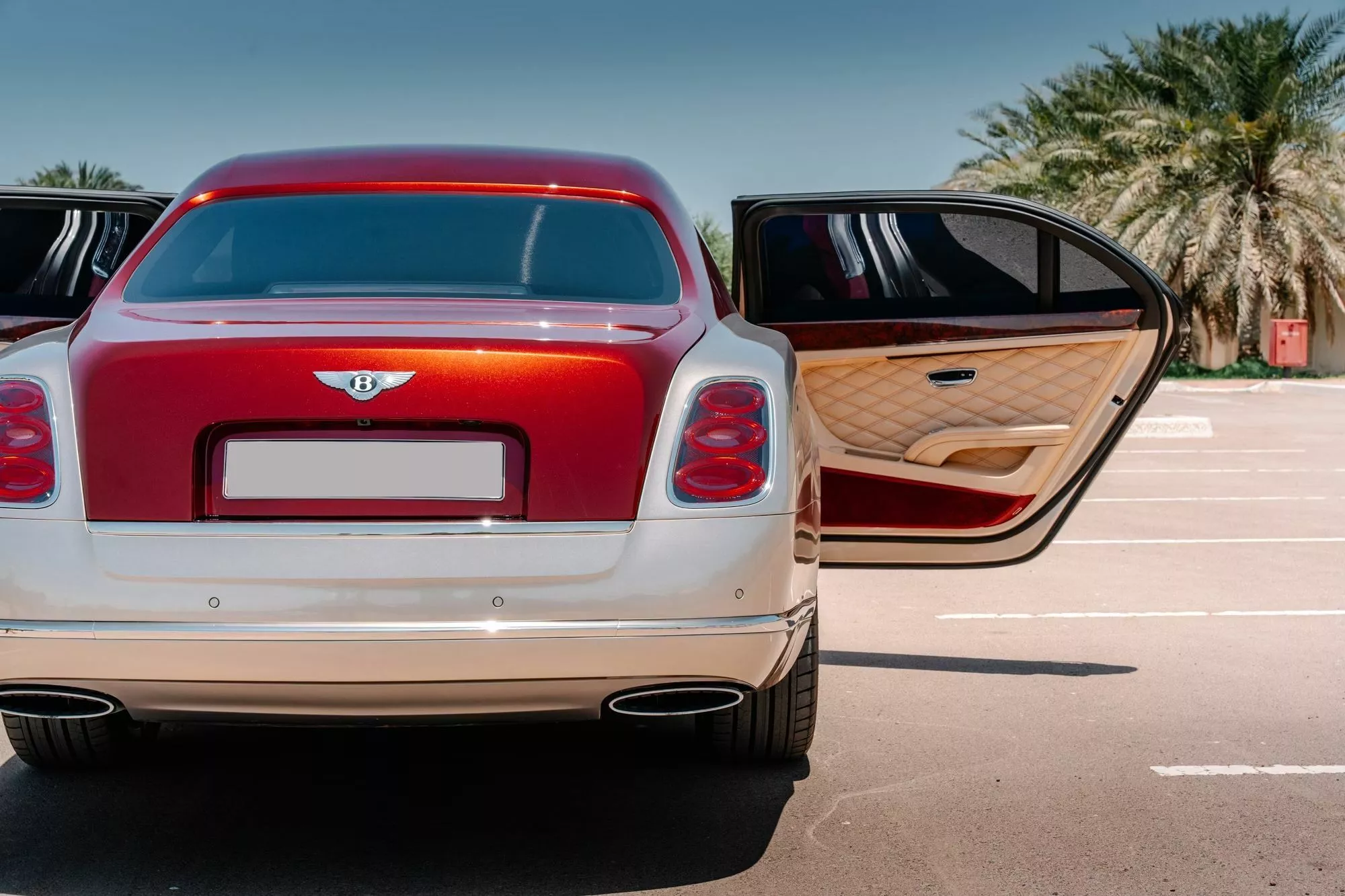 أفخم بنتلي مولسان على الإطلاق معروضة للبيع في مزاد أبوظبي بسعر قد يتجاوز 2.2 مليون ريال أفخم بنتلي مولسان على الإطلاق معروضة للبيع في مزاد أبوظبي بسعر قد يتجاوز 2.2 مليون ريال 12