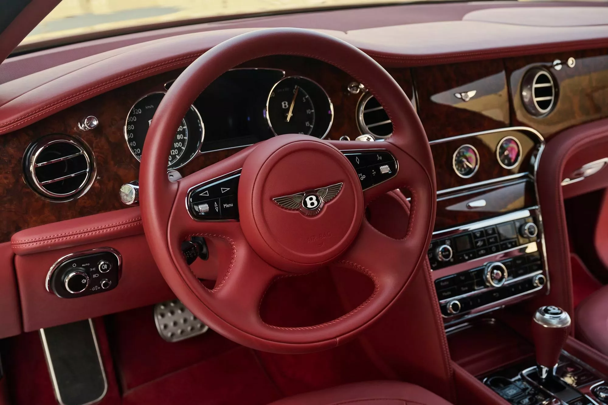 أفخم بنتلي مولسان على الإطلاق معروضة للبيع في مزاد أبوظبي بسعر قد يتجاوز 2.2 مليون ريال أفخم بنتلي مولسان على الإطلاق معروضة للبيع في مزاد أبوظبي بسعر قد يتجاوز 2.2 مليون ريال 14