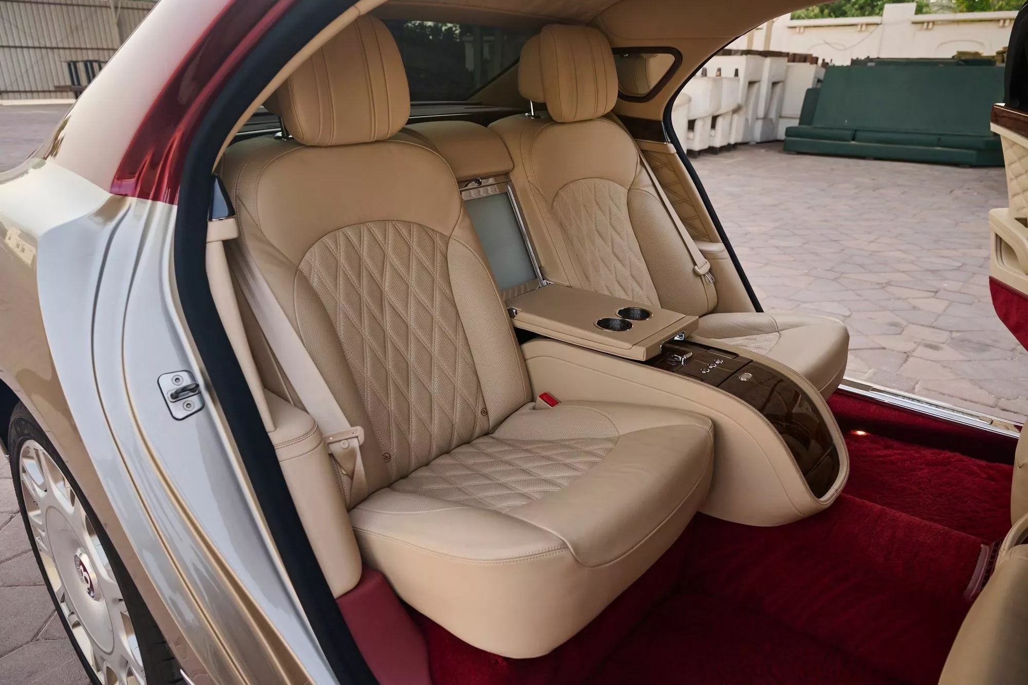 أفخم بنتلي مولسان على الإطلاق معروضة للبيع في مزاد أبوظبي بسعر قد يتجاوز 2.2 مليون ريال أفخم بنتلي مولسان على الإطلاق معروضة للبيع في مزاد أبوظبي بسعر قد يتجاوز 2.2 مليون ريال 1