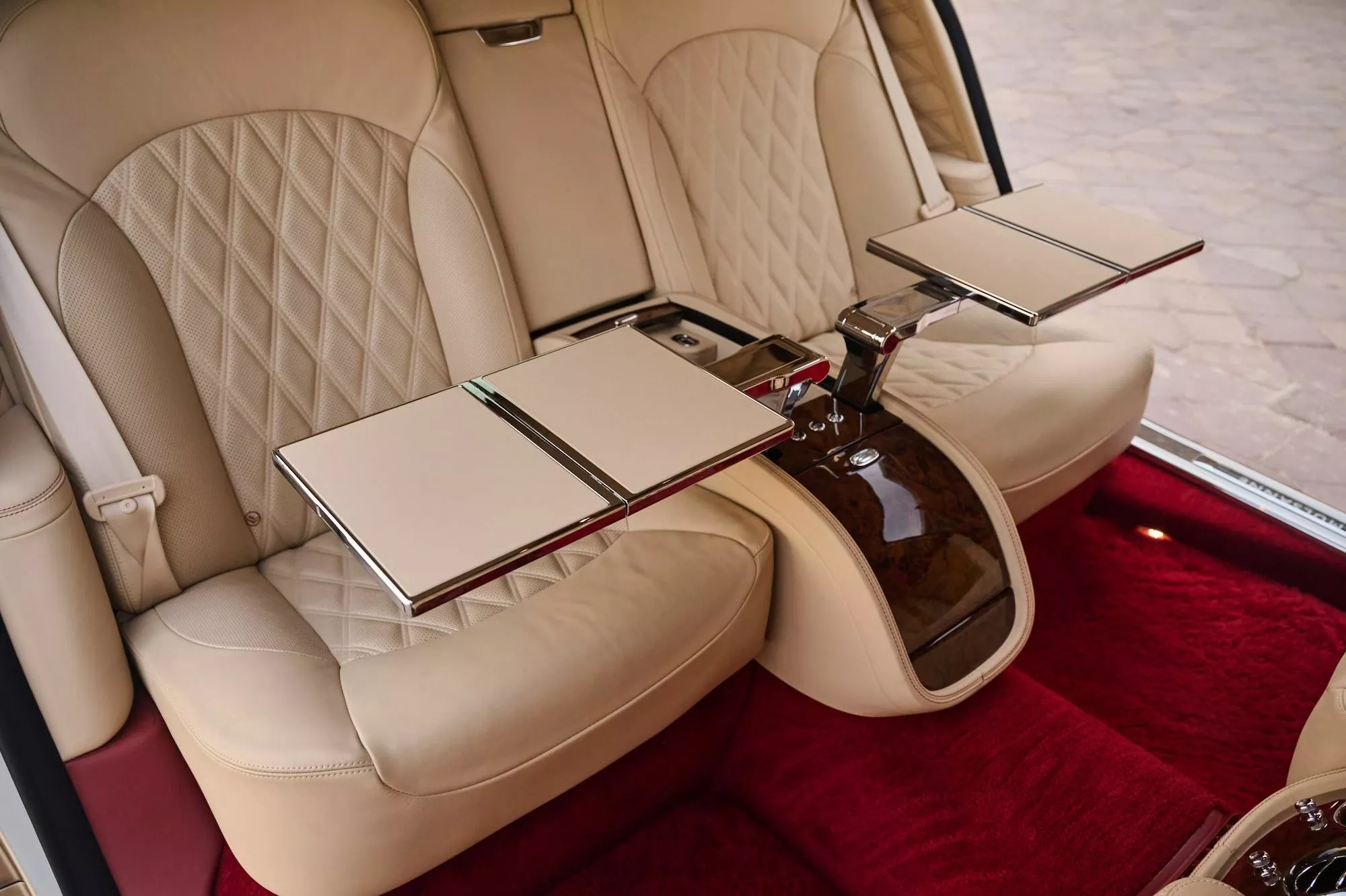 أفخم بنتلي مولسان على الإطلاق معروضة للبيع في مزاد أبوظبي بسعر قد يتجاوز 2.2 مليون ريال أفخم بنتلي مولسان على الإطلاق معروضة للبيع في مزاد أبوظبي بسعر قد يتجاوز 2.2 مليون ريال 24