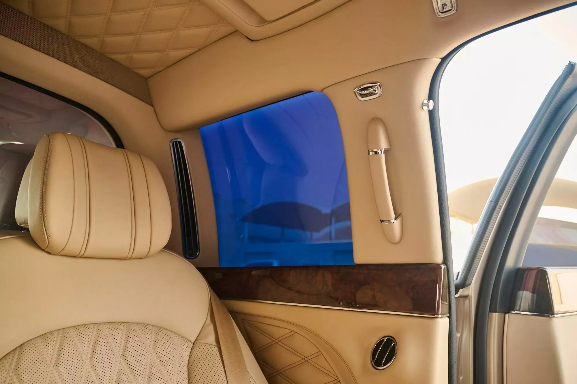 أفخم بنتلي مولسان على الإطلاق معروضة للبيع في مزاد أبوظبي بسعر قد يتجاوز 2.2 مليون ريال أفخم بنتلي مولسان على الإطلاق معروضة للبيع في مزاد أبوظبي بسعر قد يتجاوز 2.2 مليون ريال 25