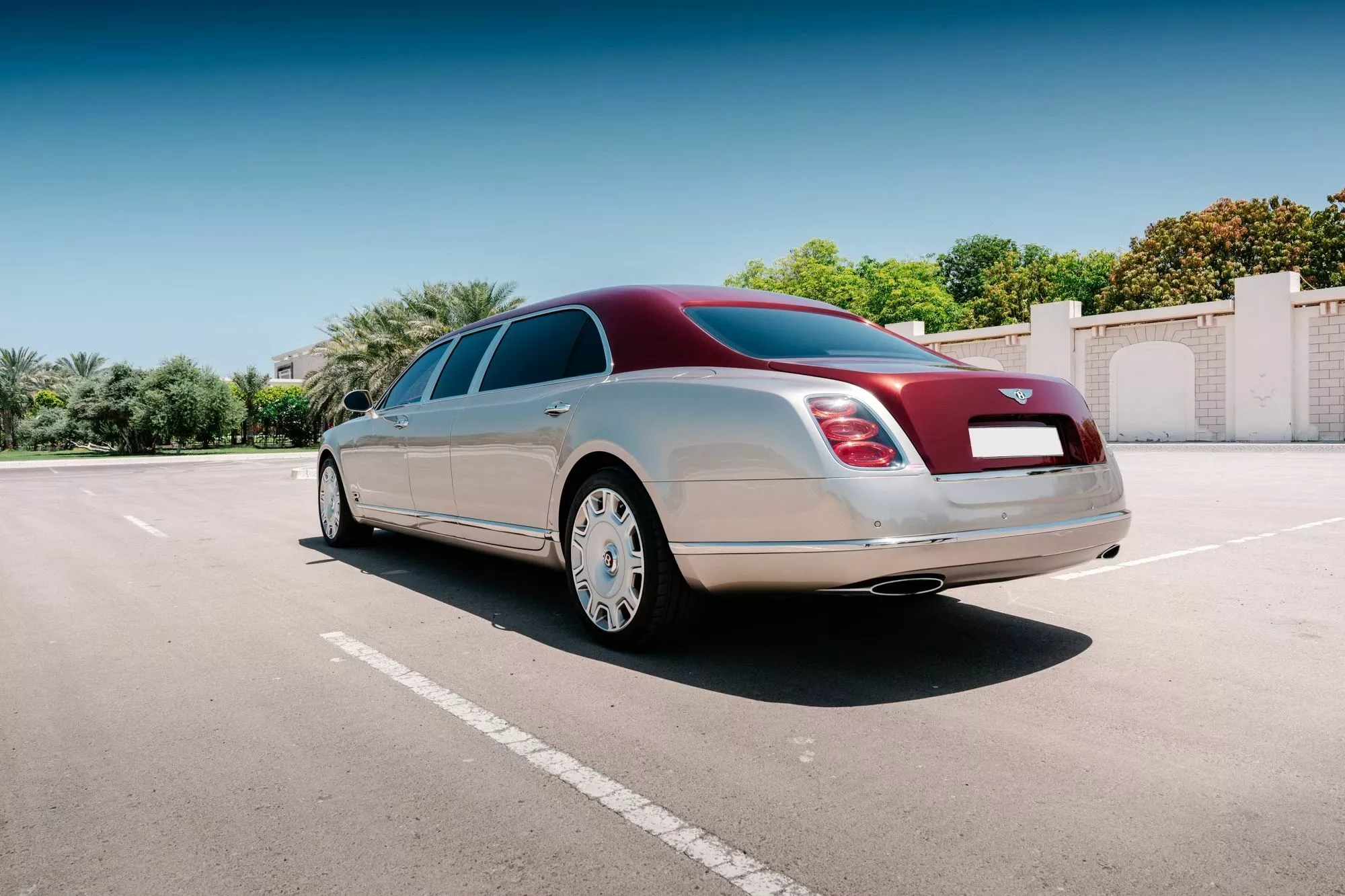 أفخم بنتلي مولسان على الإطلاق معروضة للبيع في مزاد أبوظبي بسعر قد يتجاوز 2.2 مليون ريال أفخم بنتلي مولسان على الإطلاق معروضة للبيع في مزاد أبوظبي بسعر قد يتجاوز 2.2 مليون ريال 5