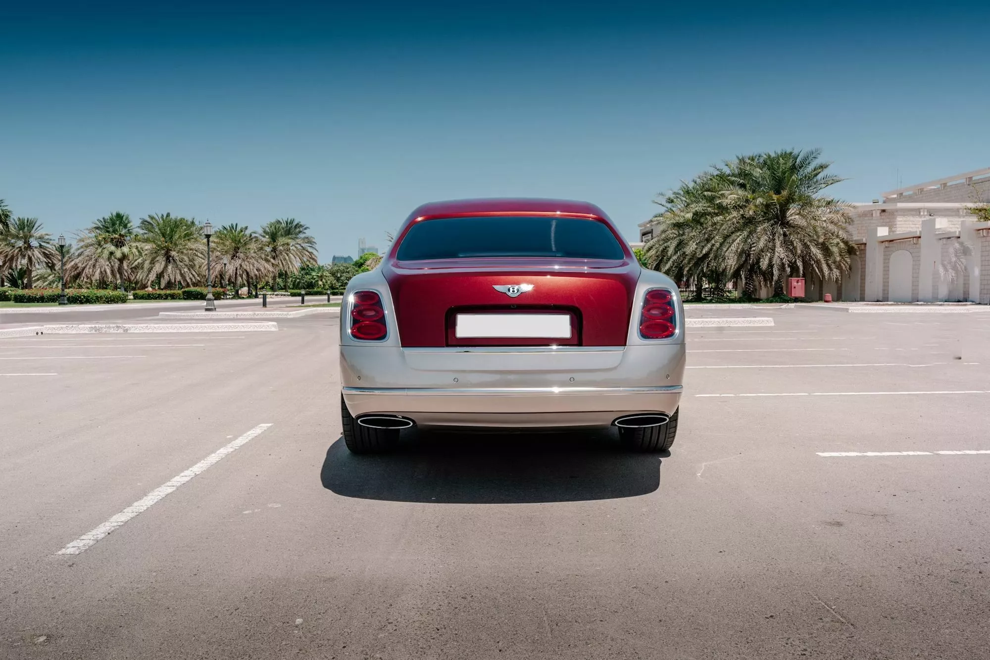 أفخم بنتلي مولسان على الإطلاق معروضة للبيع في مزاد أبوظبي بسعر قد يتجاوز 2.2 مليون ريال أفخم بنتلي مولسان على الإطلاق معروضة للبيع في مزاد أبوظبي بسعر قد يتجاوز 2.2 مليون ريال 6