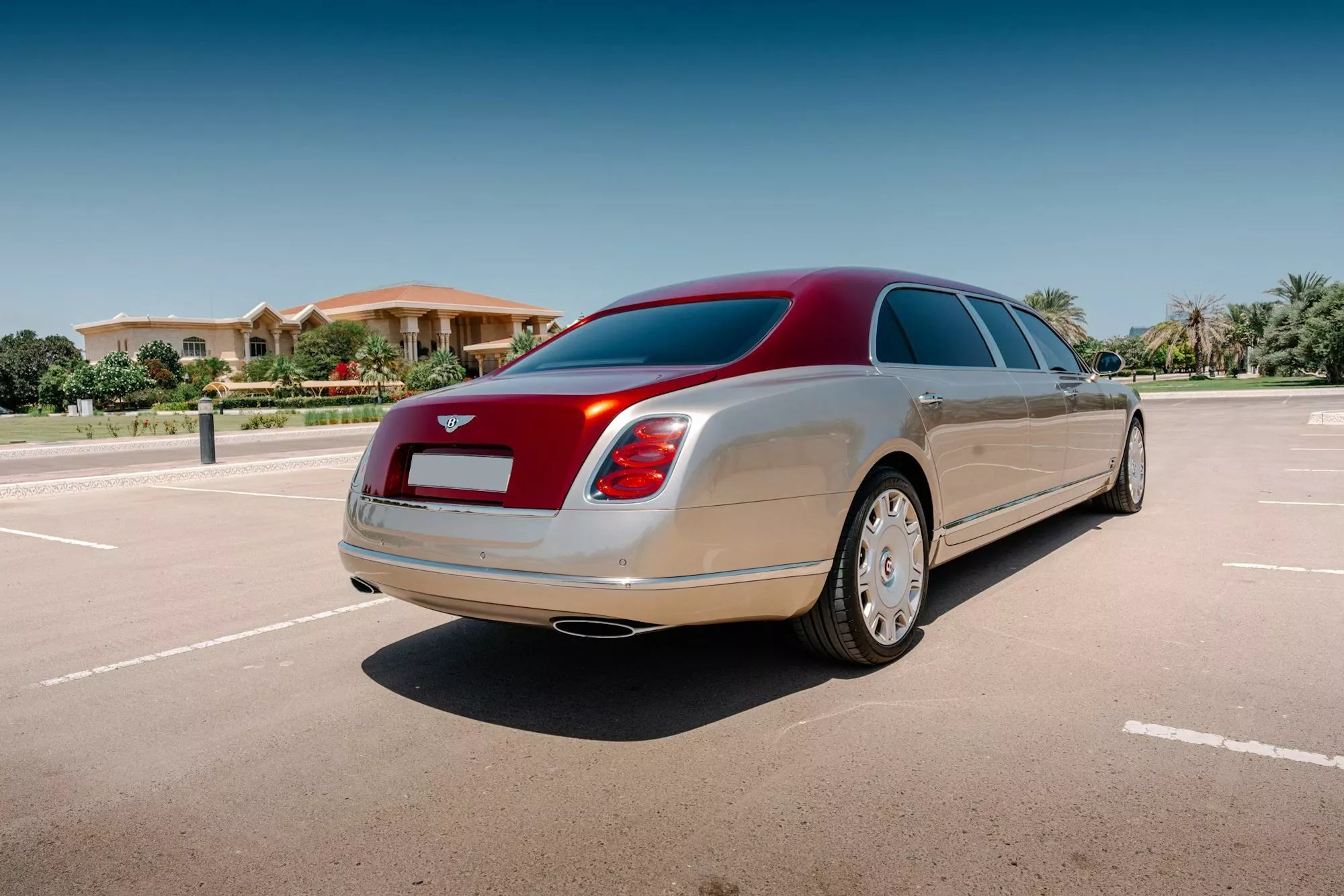 أفخم بنتلي مولسان على الإطلاق معروضة للبيع في مزاد أبوظبي بسعر قد يتجاوز 2.2 مليون ريال أفخم بنتلي مولسان على الإطلاق معروضة للبيع في مزاد أبوظبي بسعر قد يتجاوز 2.2 مليون ريال 7