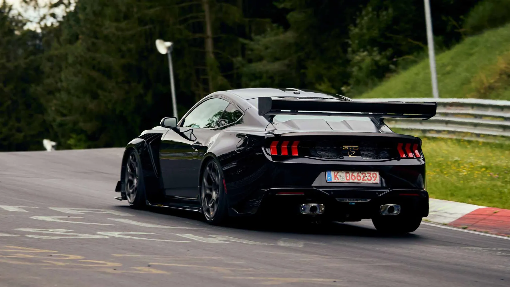 تسريب السعر الصادم لـ فورد موستنج GTD الأقوى في تاريخ الموديل 1