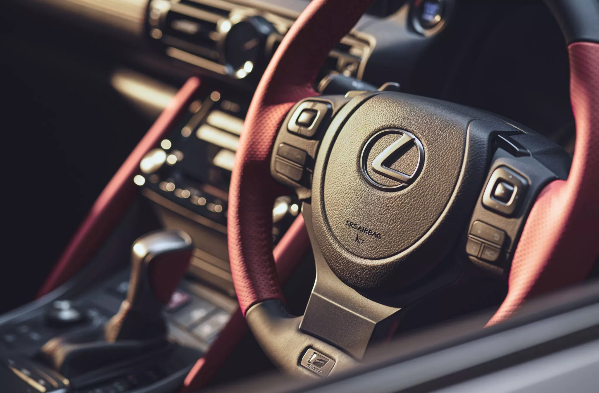 لكزس IS 500 بمحرك V8 تحصل على إصدار نهائي في اليابان بتحديثات خاصة 8