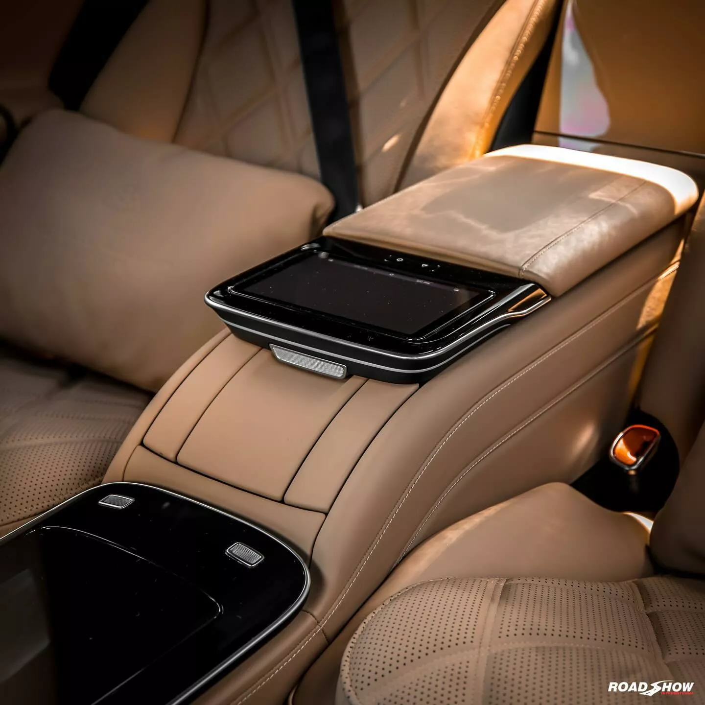 مرسيدس مايباخ اس كلاس إصدار "فيرجيل أبلوه" الحصري جداً يحصل على تعديلات أمريكية ملفتة مرسيدس مايباخ اس كلاس إصدار "فيرجيل أبلوه" الحصري جداً يحصل على تعديلات أمريكية ملفتة 17