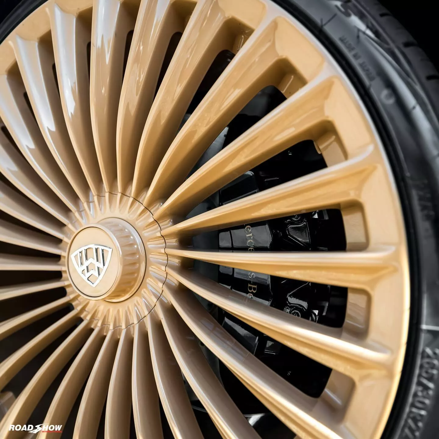 مرسيدس مايباخ اس كلاس إصدار "فيرجيل أبلوه" الحصري جداً يحصل على تعديلات أمريكية ملفتة مرسيدس مايباخ اس كلاس إصدار "فيرجيل أبلوه" الحصري جداً يحصل على تعديلات أمريكية ملفتة 4