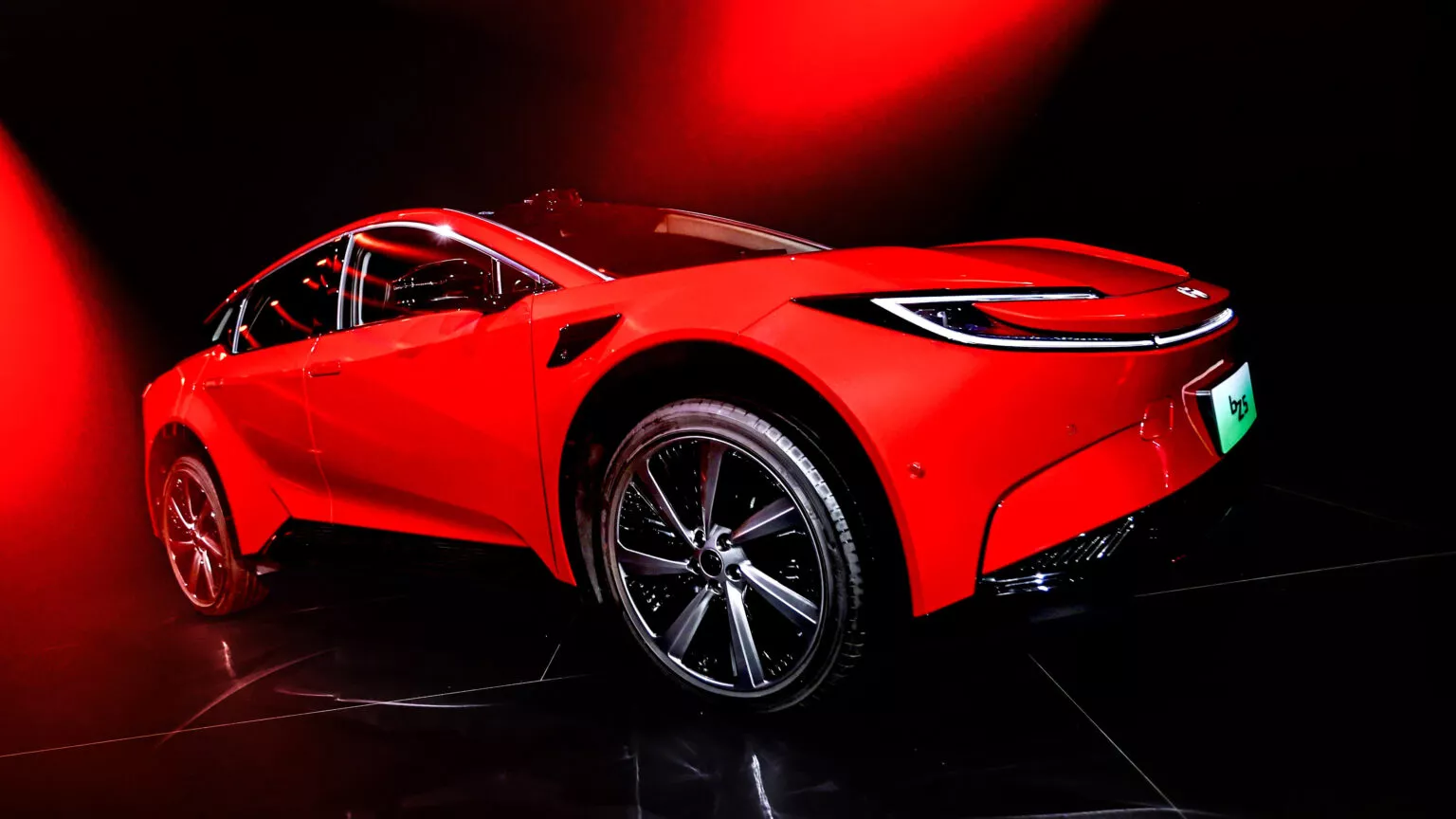 تويوتا تطرح الكروس أوفر الكهربائية bZ5 في الصين بسعر أرخص من كورولا مستعملة! 3