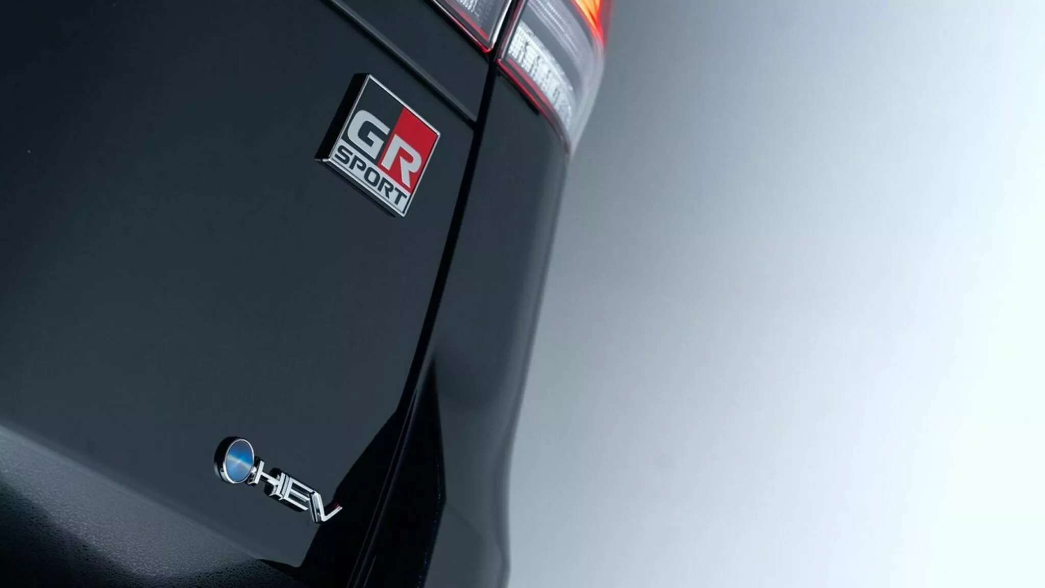 انطلاق تويوتا لاندكروزر هايبرد الأقوى في تاريخ الموديل وهذه مواصفاتها وسعرها انطلاق تويوتا لاندكروزر هايبرد الأقوى في تاريخ الموديل وهذه مواصفاتها وسعرها 12