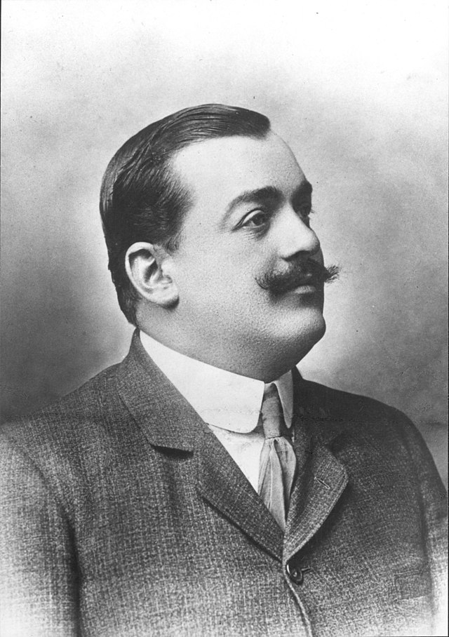 عظماء صناعة السيارات.. حكايات من خلف المقود عظماء صناعة السيارات.. حكايات من خلف المقود 18