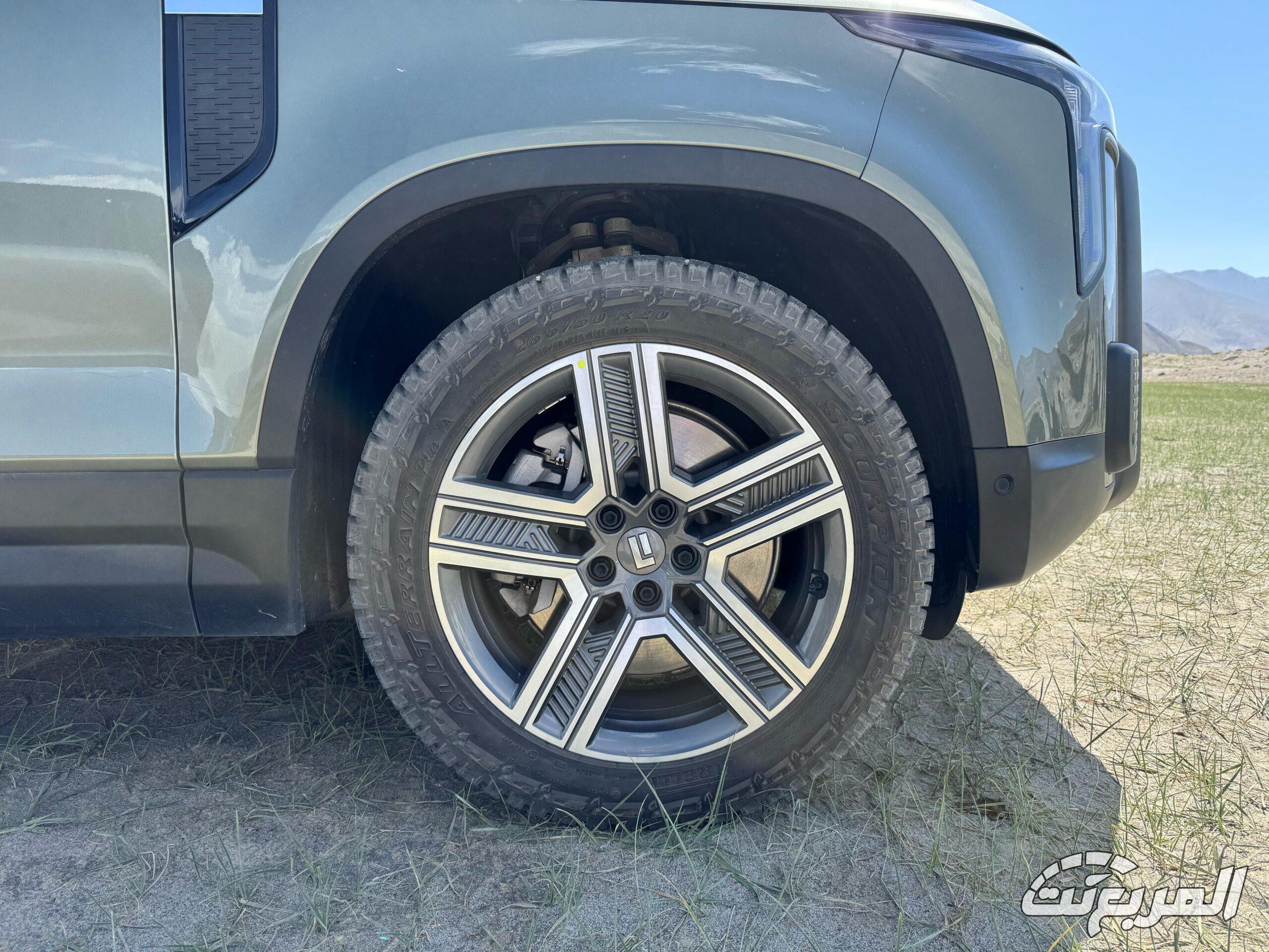 الـ SUV الفاخرة ROX 01 تشعل السوق السعودي بمواصفات مدهشة وأداء مميز الـ SUV الفاخرة ROX 01 تشعل السوق السعودي بمواصفات مدهشة وأداء مميز 36