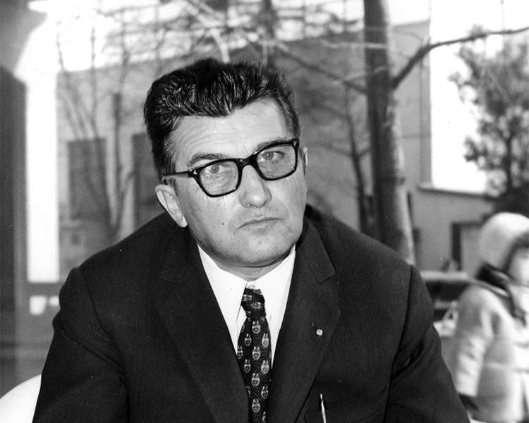 عظماء صناعة السيارات.. حكايات من خلف المقود عظماء صناعة السيارات.. حكايات من خلف المقود 4