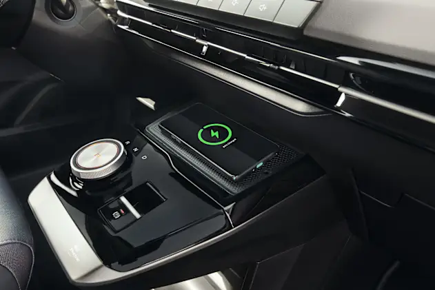 صور ام جي 4 EV موديل 2025 بجودة عالية من الداخل والخارج مع أبرز التجهيزات 21