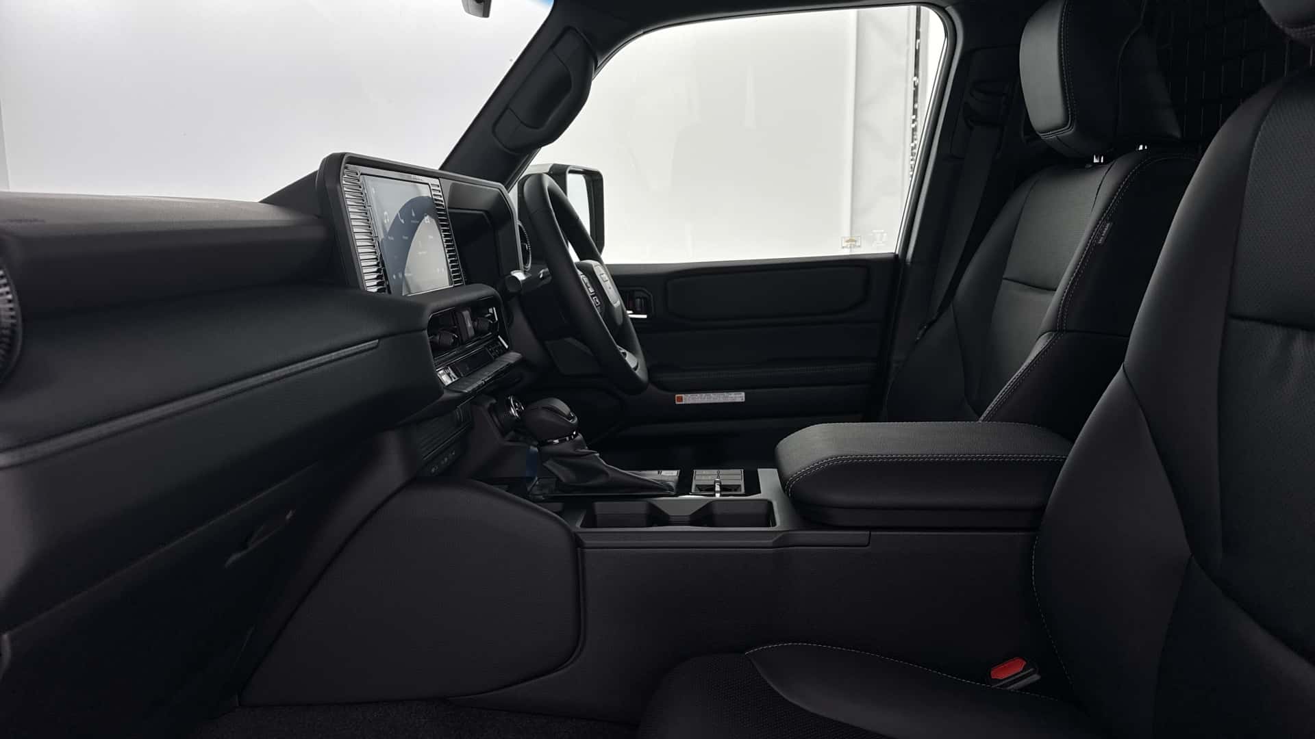 تويوتا برادو تحصل على إصدار فان تجاري رسمي في بريطانيا تويوتا برادو تحصل على إصدار فان تجاري رسمي في بريطانيا 13