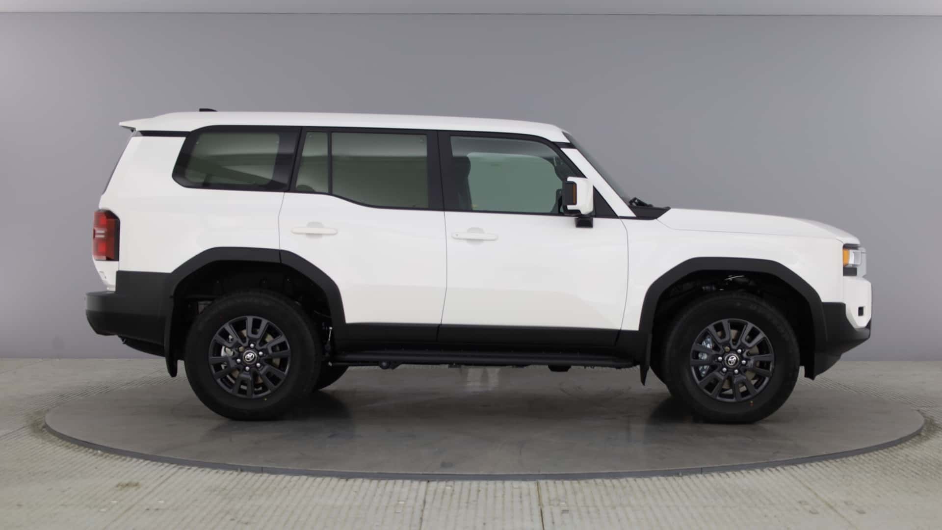 تويوتا برادو تحصل على إصدار فان تجاري رسمي في بريطانيا تويوتا برادو تحصل على إصدار فان تجاري رسمي في بريطانيا 4