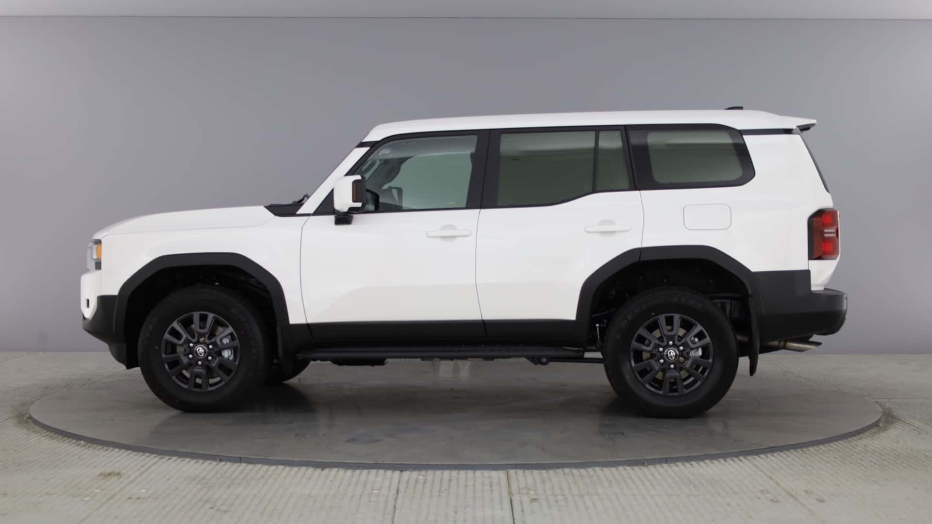 تويوتا برادو تحصل على إصدار فان تجاري رسمي في بريطانيا تويوتا برادو تحصل على إصدار فان تجاري رسمي في بريطانيا 5