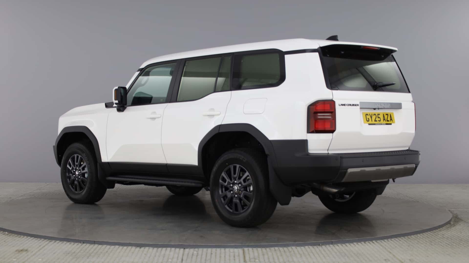 تويوتا برادو تحصل على إصدار فان تجاري رسمي في بريطانيا تويوتا برادو تحصل على إصدار فان تجاري رسمي في بريطانيا 7