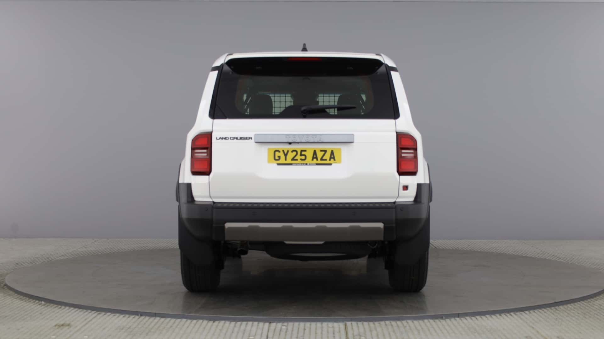 تويوتا برادو تحصل على إصدار فان تجاري رسمي في بريطانيا تويوتا برادو تحصل على إصدار فان تجاري رسمي في بريطانيا 8