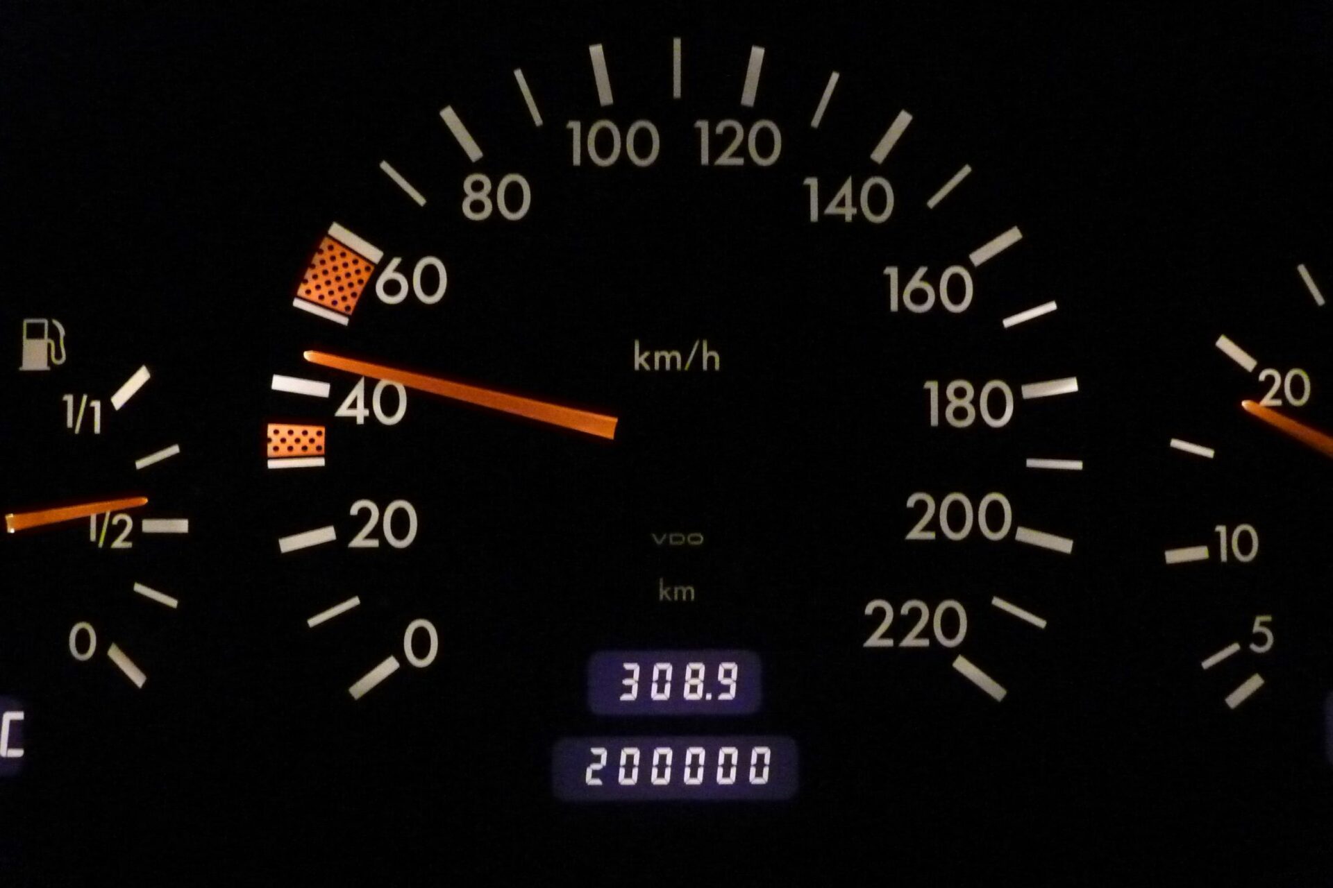 عدد الكيلومترات للسيارة المستعملة أم عمرها! أيهما الأهم عند شراء؟ عدد الكيلومترات للسيارة المستعملة أم عمرها! أيهما الأهم عند شراء؟ 1