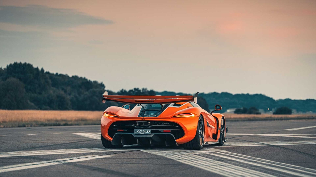 كوينيجسيج-jesko-attack-12