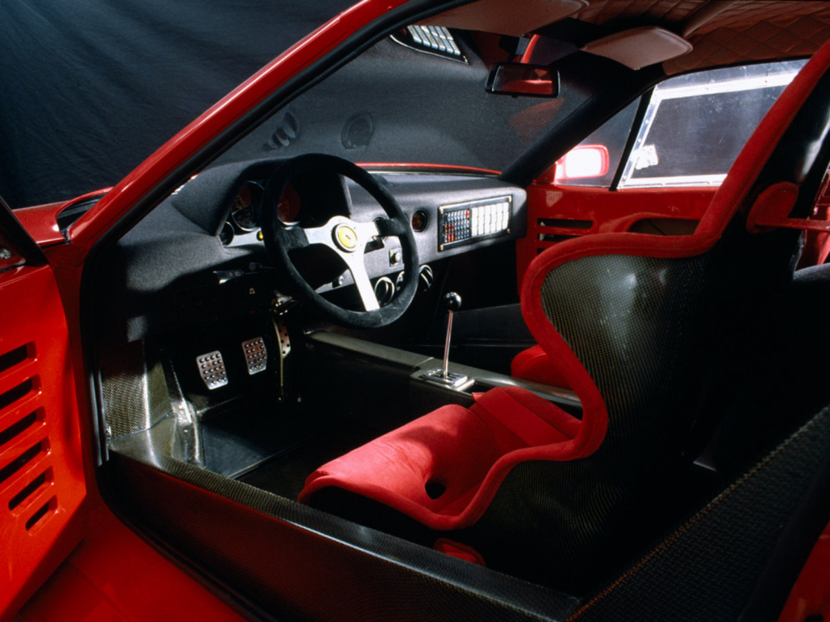 فيراري F40 ليموزين.. من أسطورة السرعة إلى تحفة فنية غريبة 6