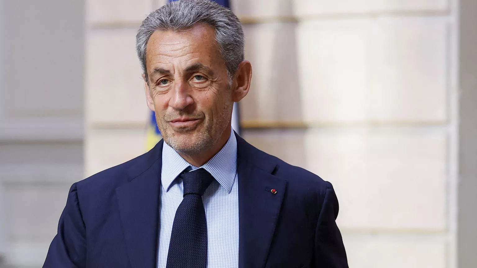 من الفاتيكان إلى حلبات السباق.. مشاهير تركوا بصمتهم خلف مقود رينو من الفاتيكان إلى حلبات السباق.. مشاهير تركوا بصمتهم خلف مقود رينو 9