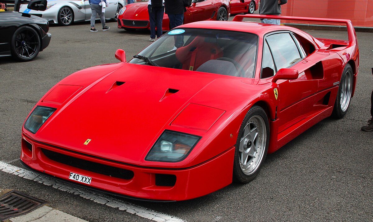 فيراري F40 ليموزين.. من أسطورة السرعة إلى تحفة فنية غريبة 8