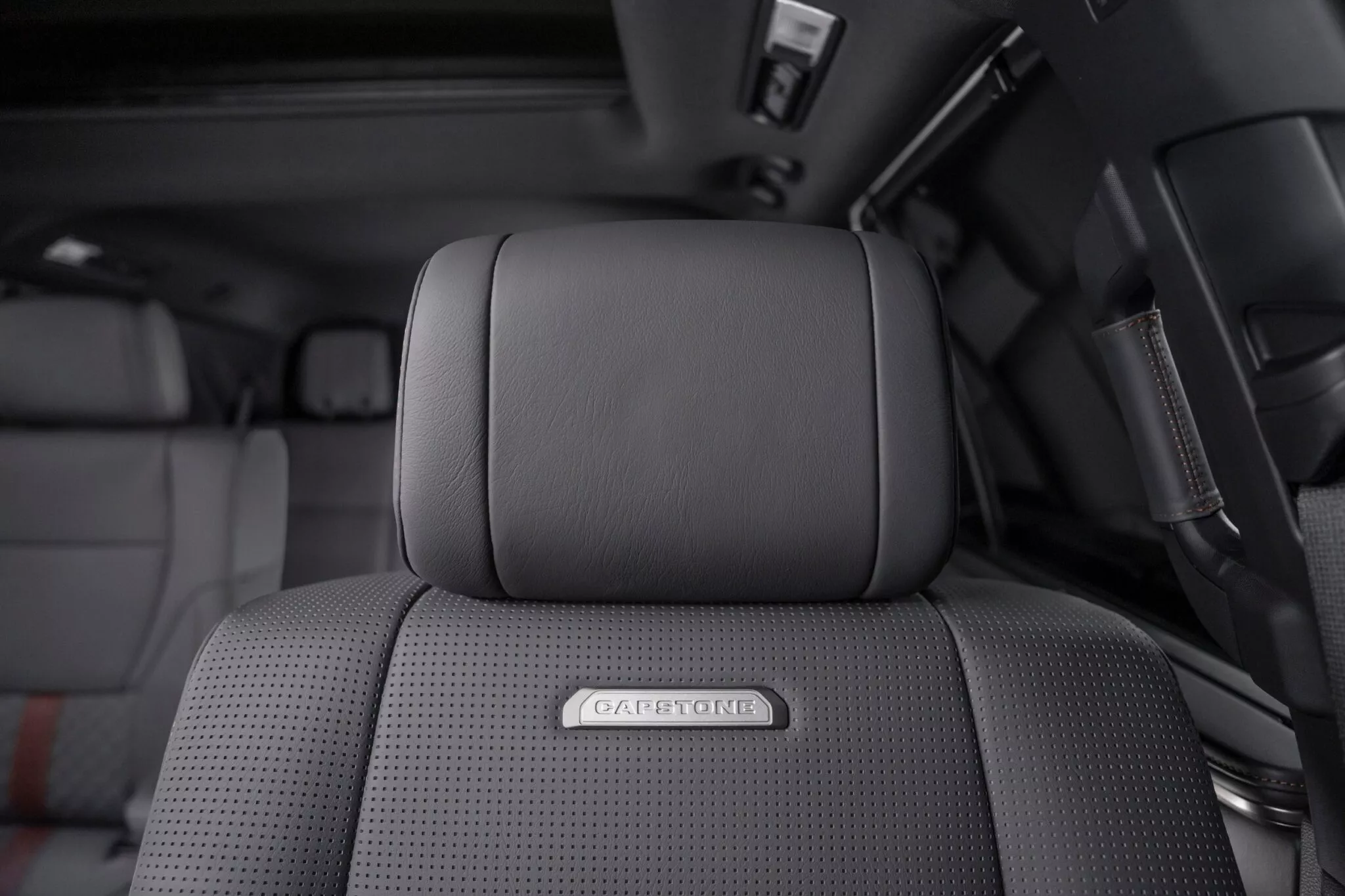 تويوتا سيكويا 2026 تزداد فخامة بعد تحديثات جديدة 8