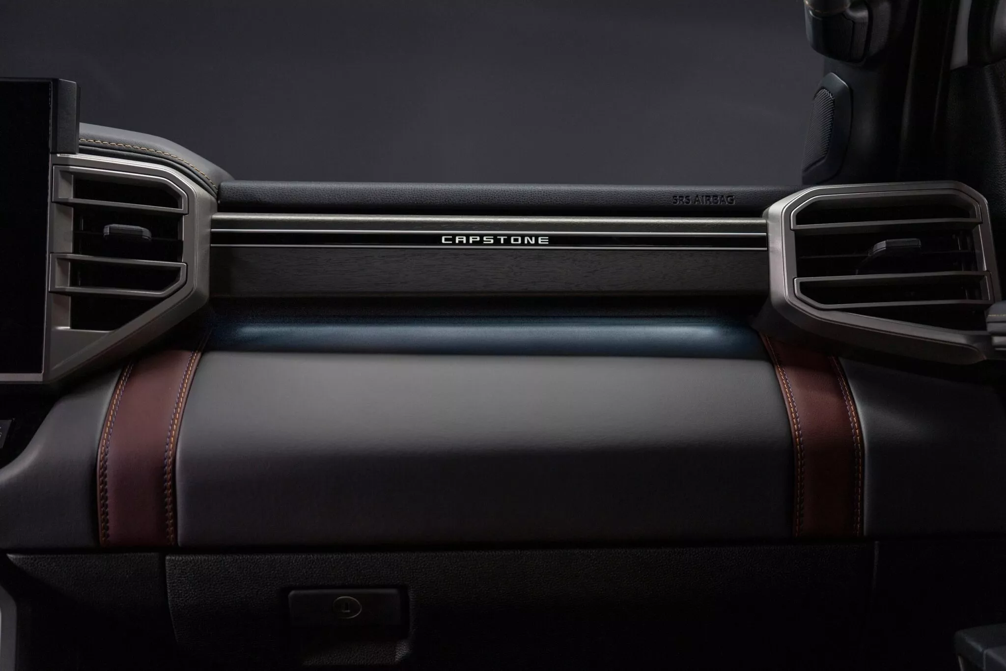 تويوتا تندرا 2026 تحصل على تحديثات منتصف العمر بتجهيزات جديدة للفخامة والراحة 12