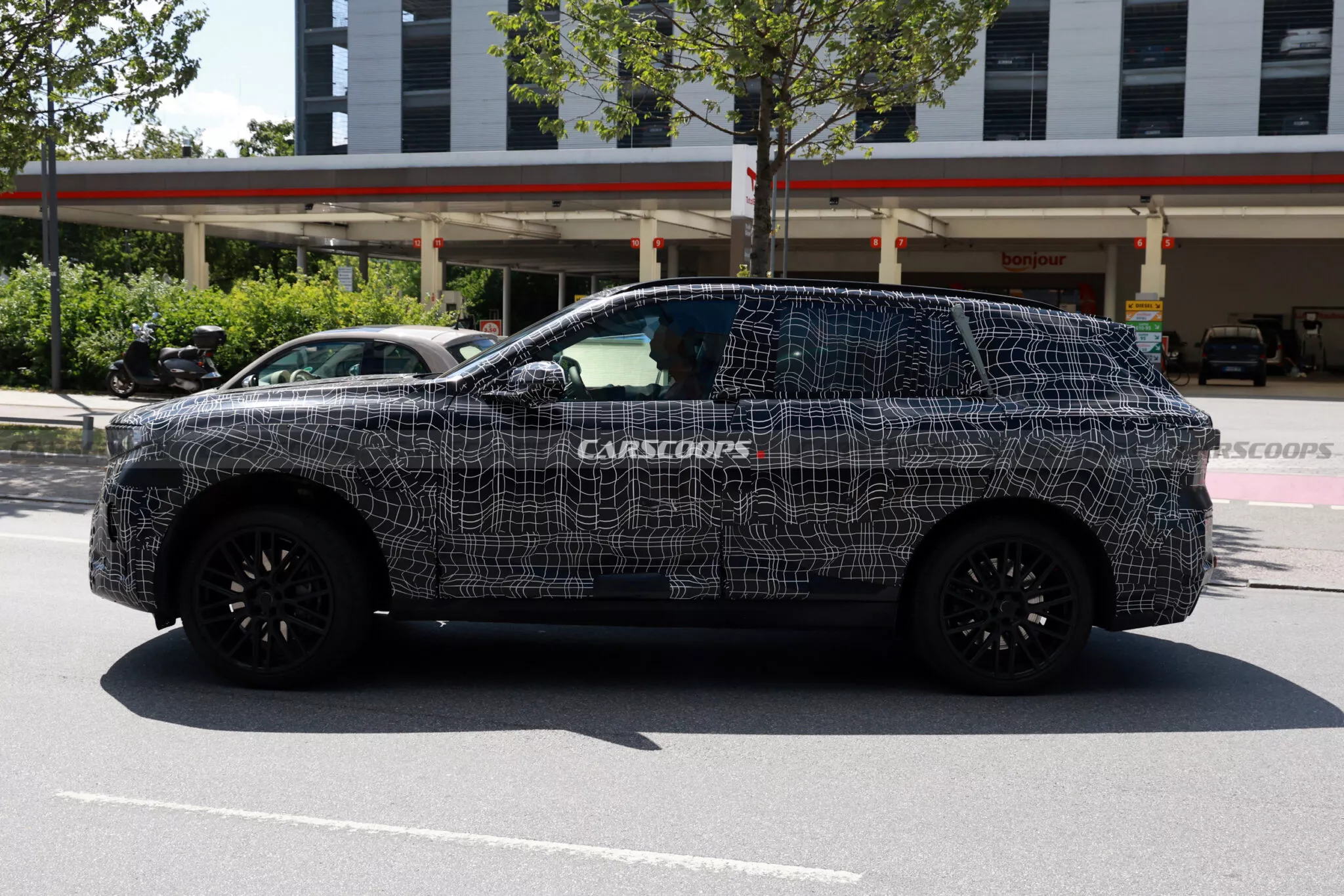 أول ظهور لداخلية بي ام دبليو الجديدة كلياً بتغييرات مفاجئة 7