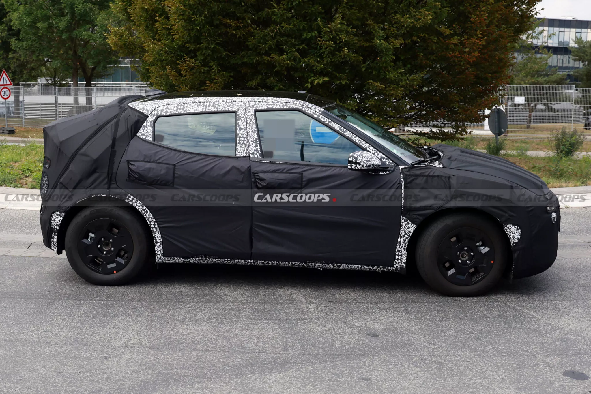 رصد أرخص وأصغر هيونداي كهربائية أثناء اختبارها 3