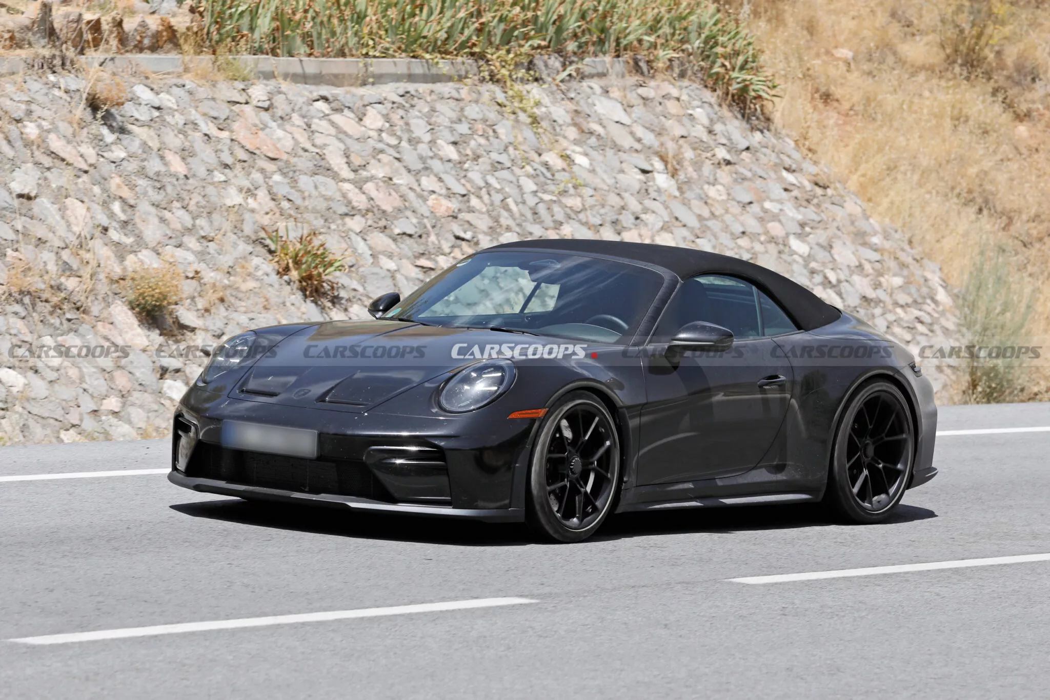 بورش تختبر الإصدار الأخير من 911 قبل توديع الجيل الحالي 4